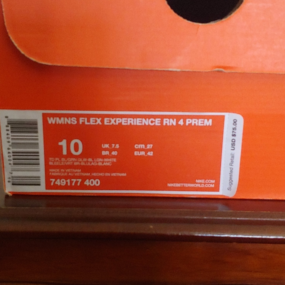 Sneakers - Picture 7 of 7